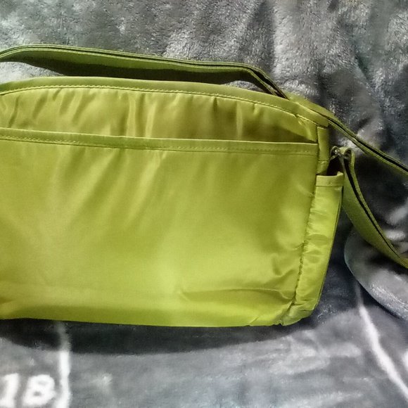 Lug Wings Crossbody in Grass Green - Picture 9 of 10